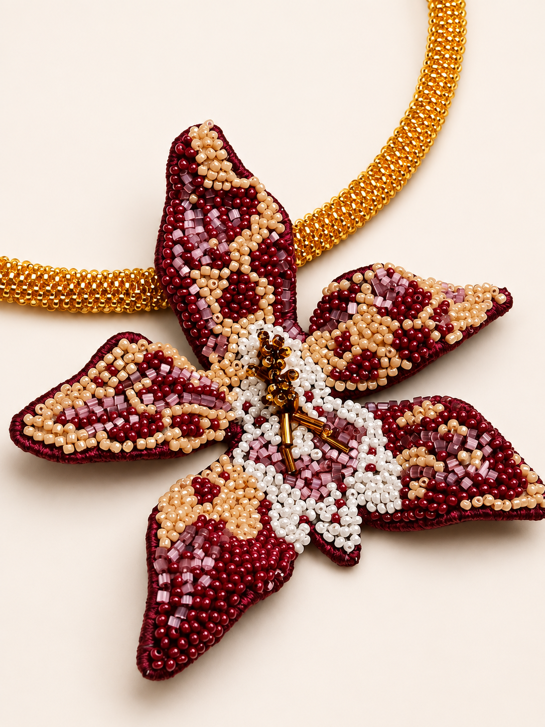 COLLAR ORQUÍDEA
