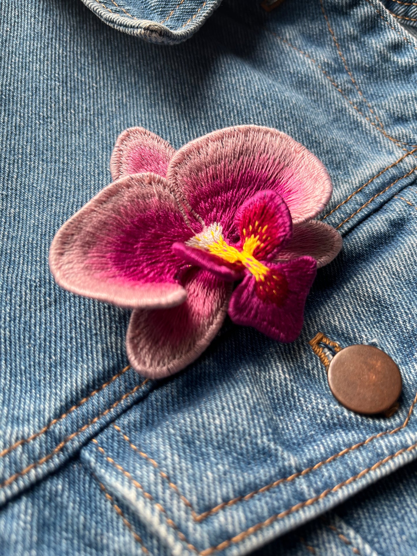 TALLER DE BORDADO - Prendedor Orquídea - VIRTUAL