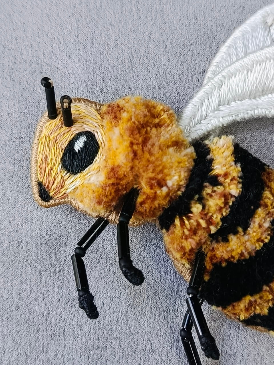 PRENDEDOR ABEJA