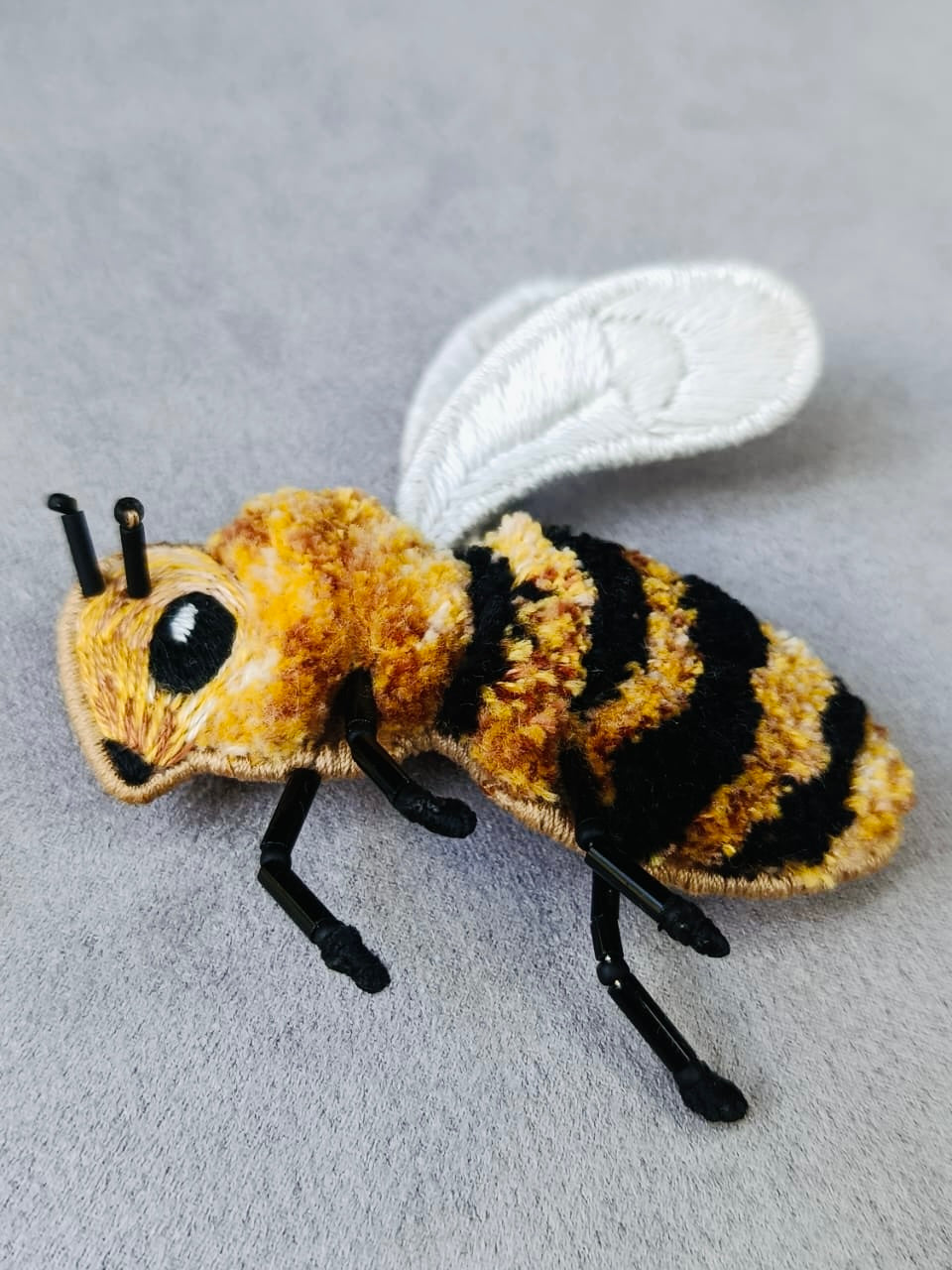 PRENDEDOR ABEJA